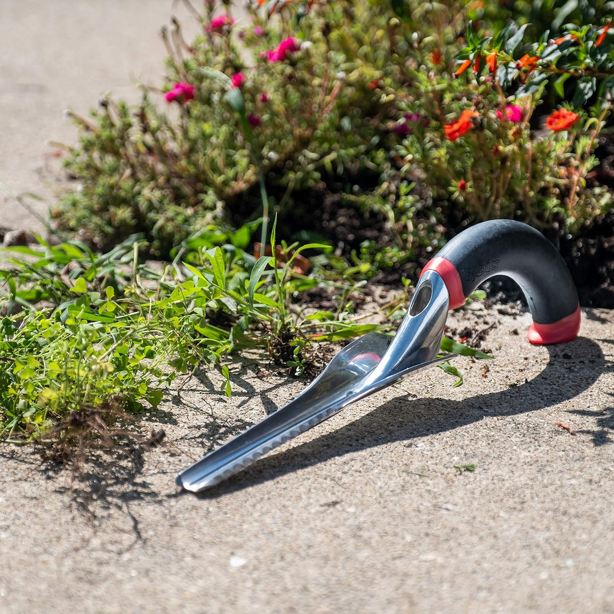 Radius Garden, 10211, desbrozadora ergonómica de aluminio para mano, color rojo