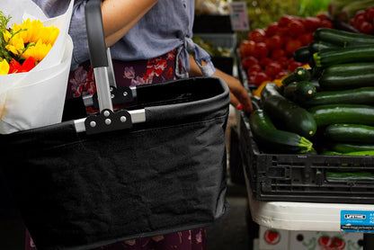 RSVP International - Cesta plegable para el mercado, color negro | marco de aluminio | tela de poliéster | compartimento grande con cierre, almacenamiento que ahorra espacio, tamaño único