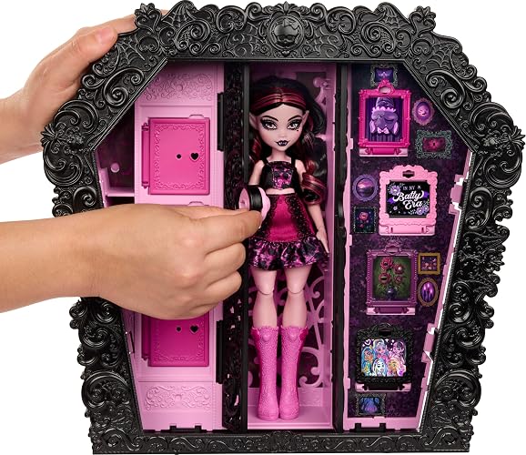 Monster High Set de Juego Ulltimate Skulltimate 4Y+ | Skulltimate Secrets Set de juego con Draculaura y más de 40 accesorios sorpresa de Unboxing como ropa, joyas y carteras