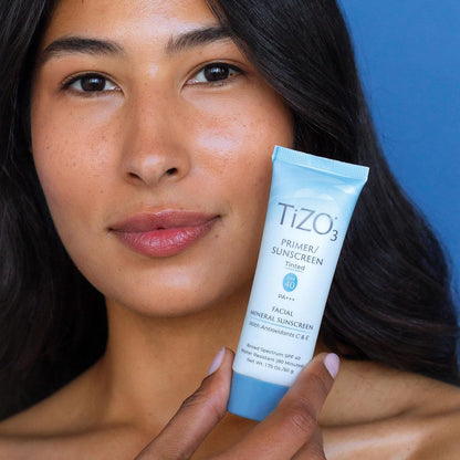 TiZO 3. Protector solar 100% mineral SPF40 con color, textura sedosa y acabado mate.