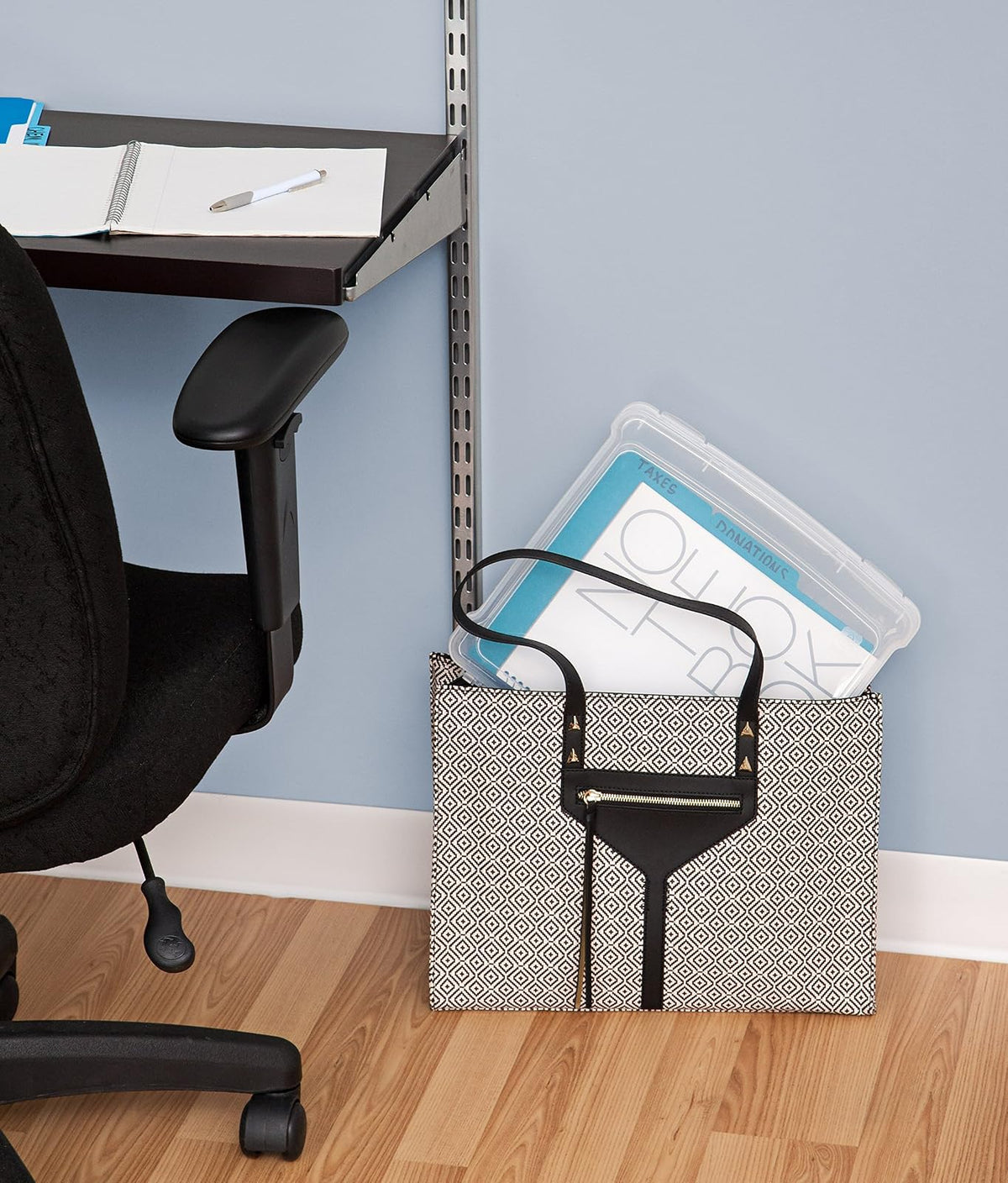 IRIS USA Organizador para Juegos de Mesa, 10 Estuches Delgados, Claro | Compatible con papel 8.5"x11" y A4, asas integradas, tapas de cierre seguro, ideal para rompecabezas y manualidades