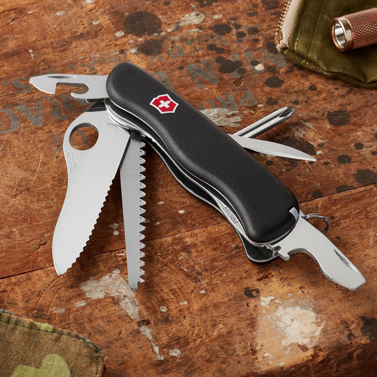 Victorinox Navaja Military, Negra, 12 Usos