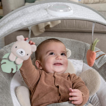 Ingenuity Mecedora con Barra de Juegos con Felpa para Bebés