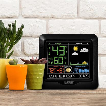 La Crosse Technology - Estación de pronóstico de color - visualización grande, alertas de temperatura/humedad, escenas estacionales - Monitoreo interior/exterior, registros HI/LO, presión barométrica