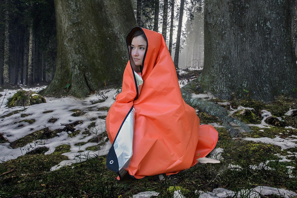 UST Manta de supervivencia 2.0 con material resistente al viento e impermeable para emergencias, camping, senderismo y exteriores