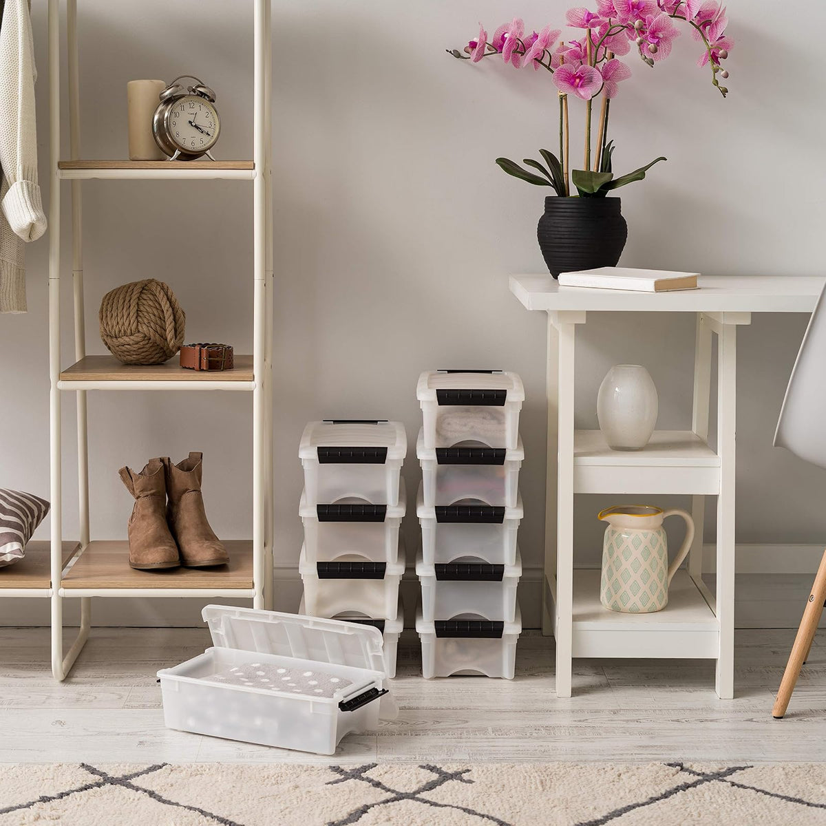 IRIS USA 10 Contenedores de 6 Qt con Tapa, Perla | Oculta el contenido para una apariencia limpia. Ideal para zapatos, fotos, documentos y artículos pequeños. Diseño anidable.
