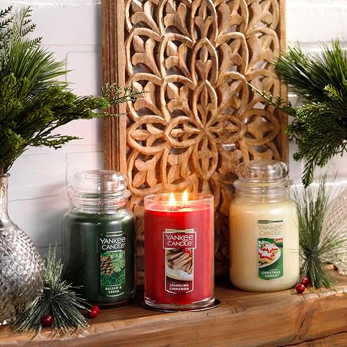 Yankee Candle - Vela clásica de 22 onzas con Aroma a bálsamo y Cedro, con Aroma a Cedro Grande, más de 110 Horas de combustión, Regalo Ideal para día Festivo