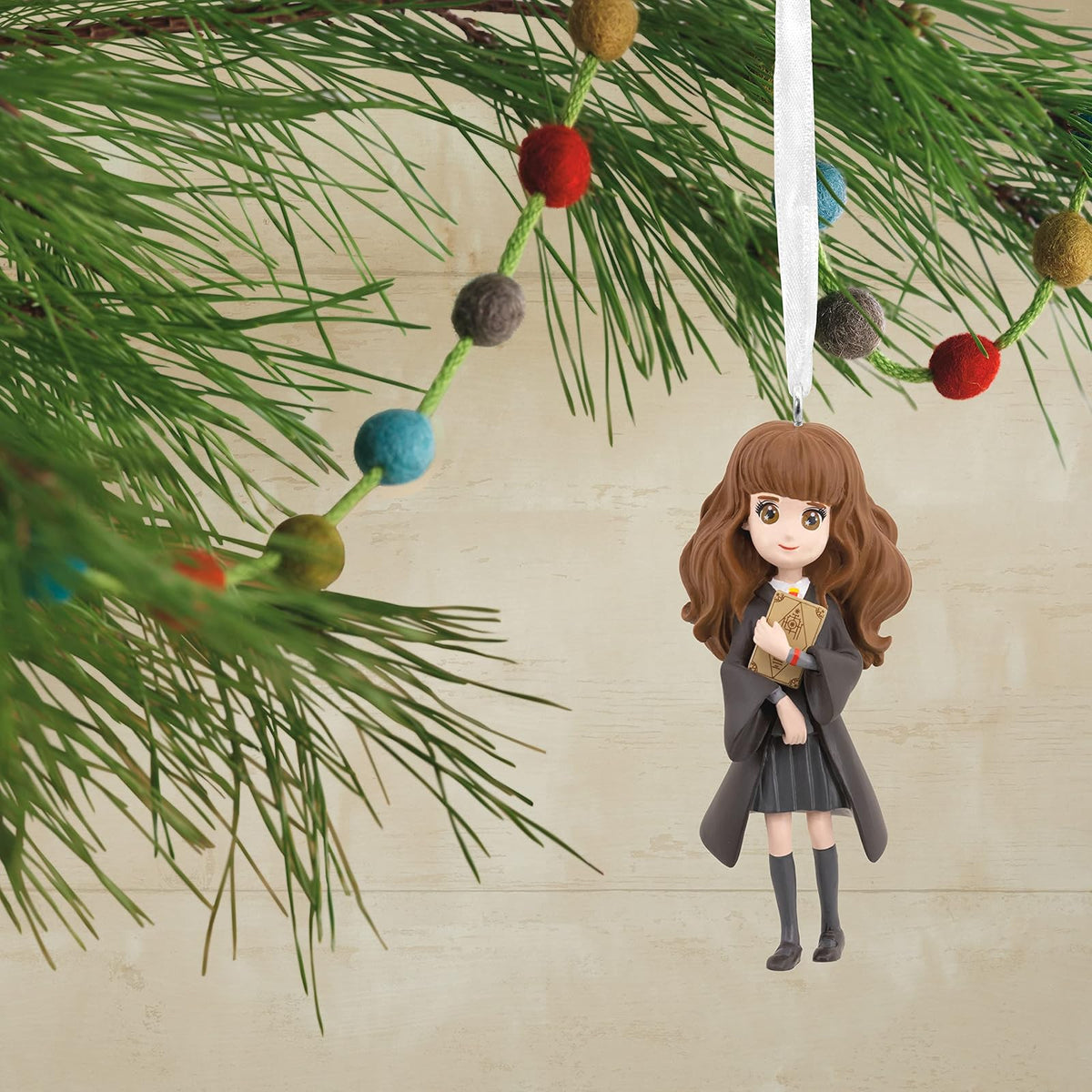 Hallmark Harry Potter Hermione Granger - Adorno de Navidad estilizado (0002HCM9133)