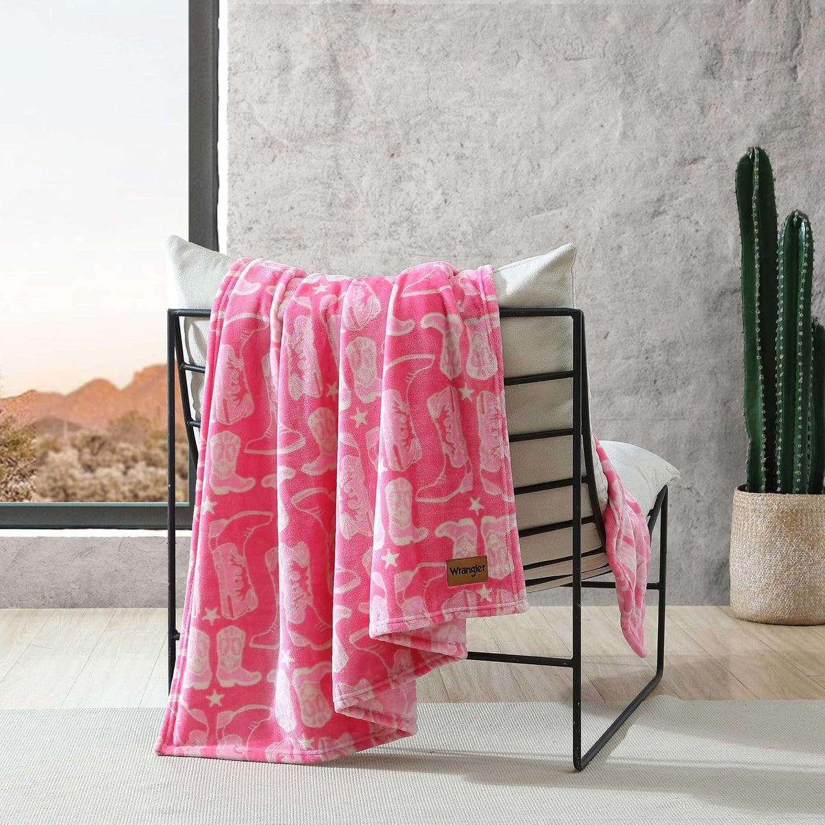 Wrangler - Manta de Felpa súper Suave de Alta Calidad, decoración del hogar Occidental, Certificado Oeko-Tex (Knockin Boots Rosa, 50 x 60)