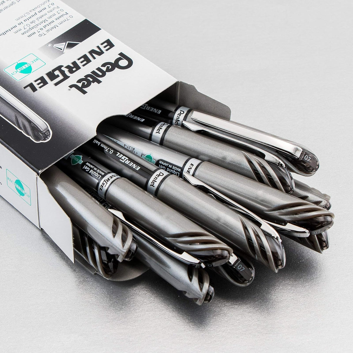 Pentel EnerGel NV - Bolígrafo de gel líquido, punta de metal 0.7 mm con tapa, tinta negra, caja de 12 (BL27-B)