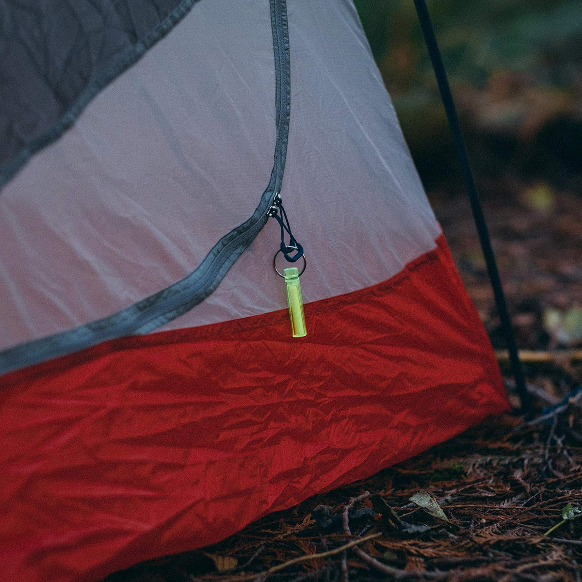 GEAR AID Ni GLO, Llavero Brillante de 2 Pulgadas para Camping, Buceo y Pesca Nocturna.