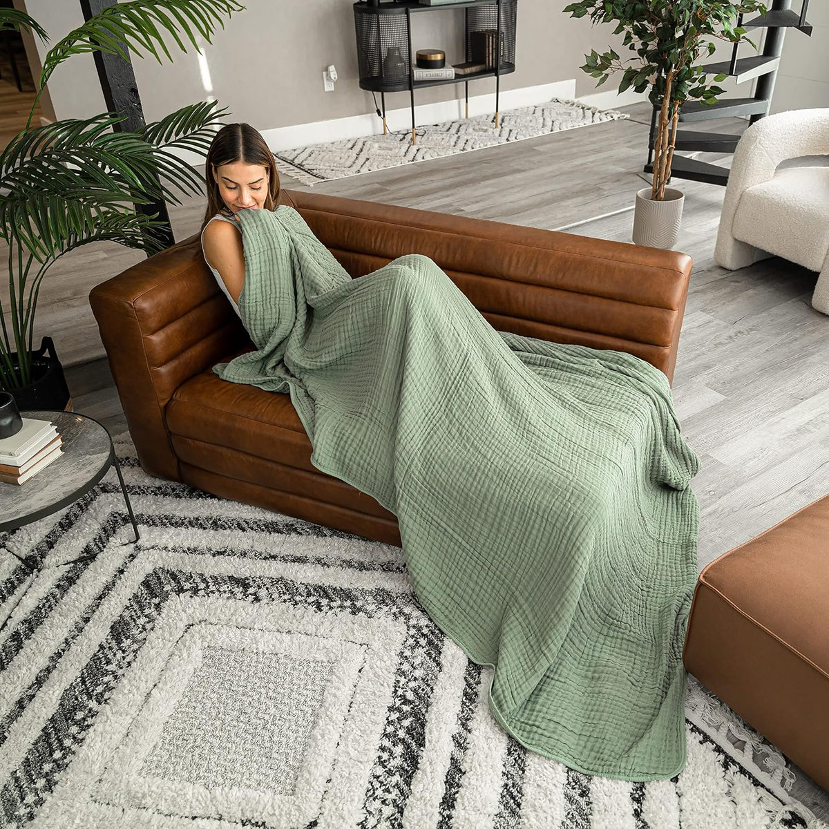 Comfy Cubs Manta Muselina Tamaño Throw 127 x 152 cm – Suave, Ligera y Transpirable – Cobija de Algodón con 6 Capas para Todas Las Estaciones – Lavable a Máquina, Ideal para Sala o Recámara Salvia