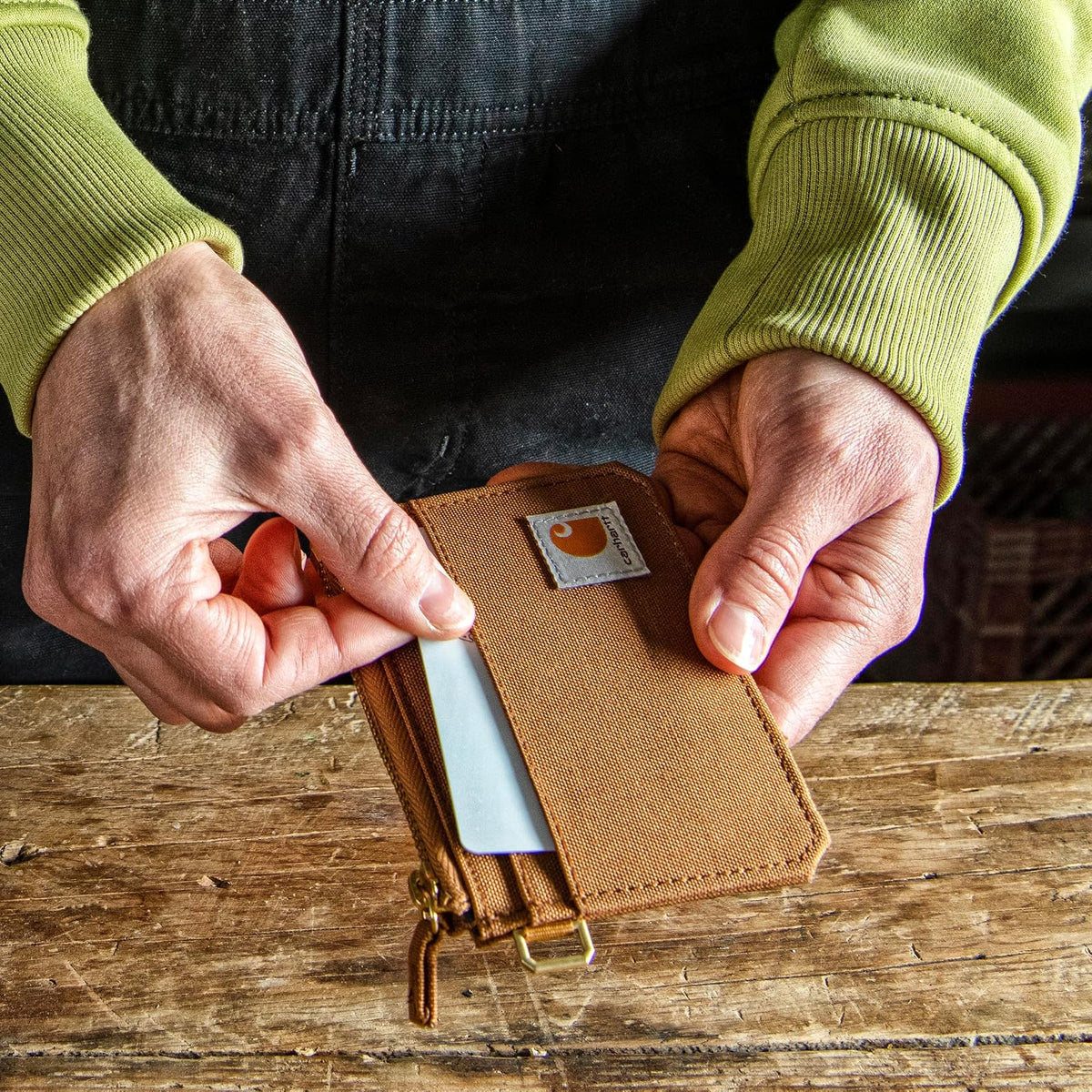 Carhartt - portafolios para mujer, piel resistente y lona para mujer, disponible en múltiples estilos y colores, portafolios de nailon con cierre