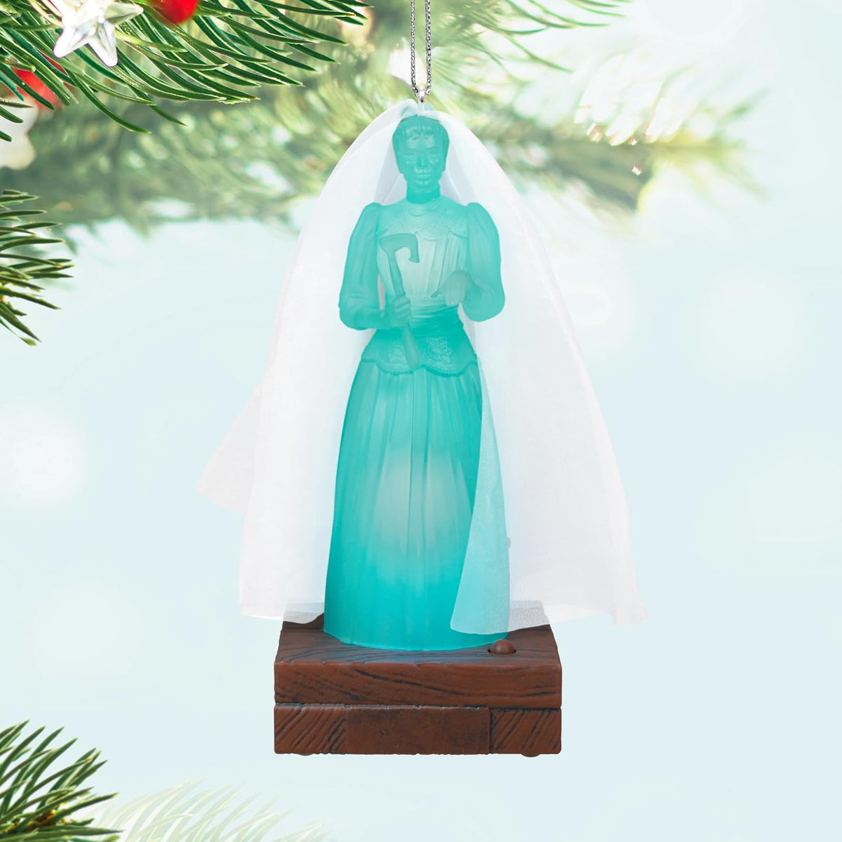 Hallmark - Adorno de Navidad de Disney The Haunted Mansion Collection Constance Hatchaway con luz y Sonido, Regalos para fanáticos de Disney