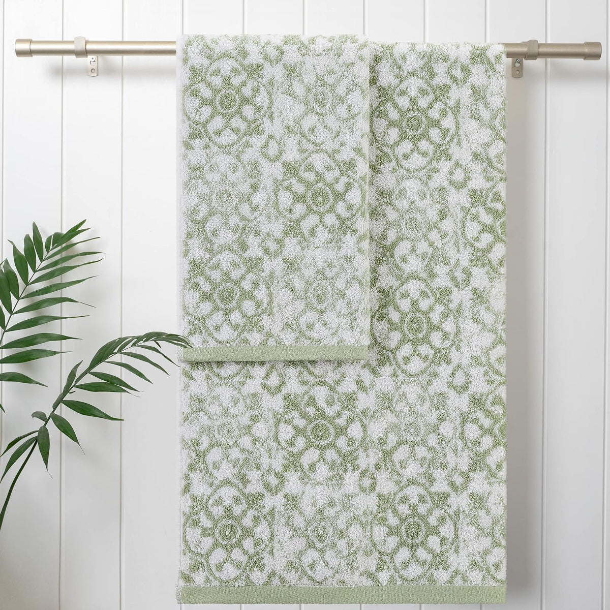 Jessica Simpson – Bath Towel 4 Piece Set | Aziza | Premium Bathroom Décor | Includes 2 Hand Towels and 2 Shower Towels | 100% Cotton & Machine Washable | Frosty Green