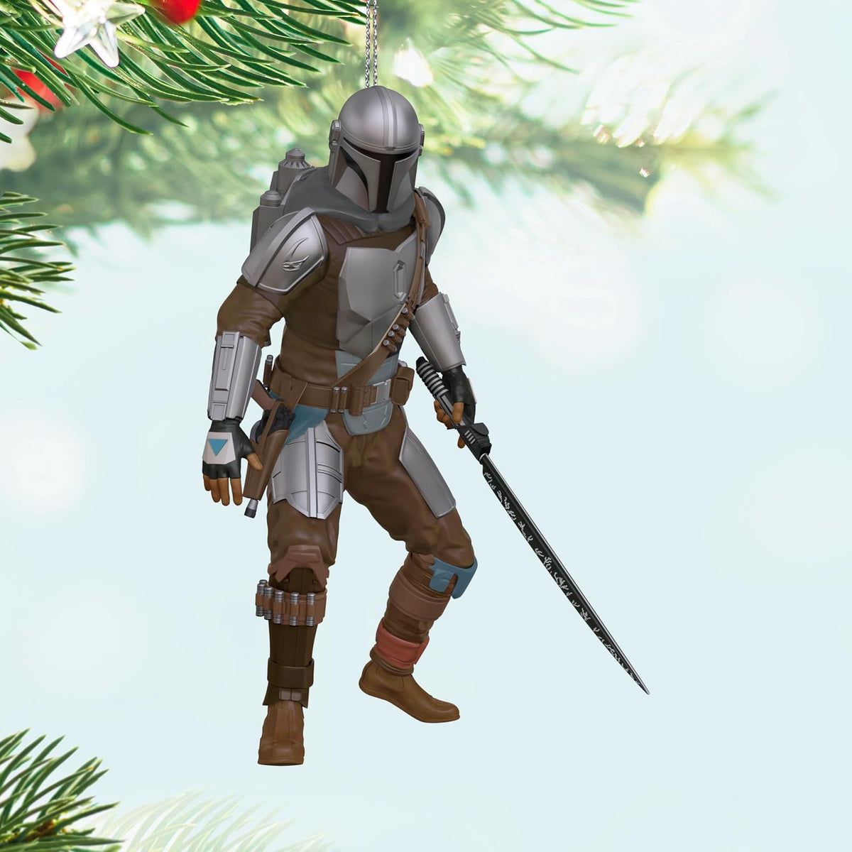 Hallmark - Adorno navideño de Recuerdo 2024, Star Wars: The Mandalorian Wielding The Darksaber, Regalos para Fans de Star Wars