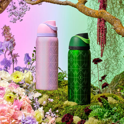 Owala Wicked FreeSip - Botella de agua aislada de acero inoxidable con pajita para deportes y viajes, botella de agua deportiva sin BPA, 32 onzas, Glinda (rosa)