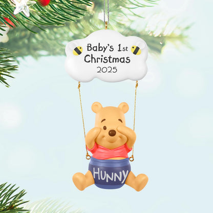 Hallmark - Adorno navideño de Recuerdo 2025, Disney Winnie The Pooh Baby First Christmas 2025, Regalos para fanáticos de Disney