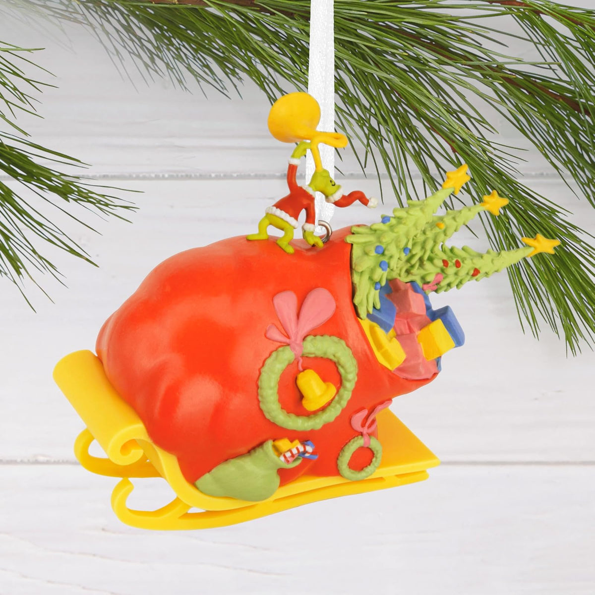Hallmark Dr. Seuss's How The Grinch robó la Navidad Grinch on Sleigh Adornos de Navidad, Regalos de película de Navidad