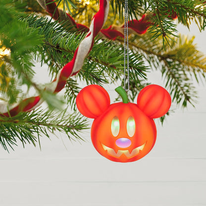 Hallmark - Adorno de Recuerdo de Halloween 2023, Disney Mickey Mouse Misterioso Mickey Jack-o'-Lantern con luz, Regalos para fanáticos de Disney