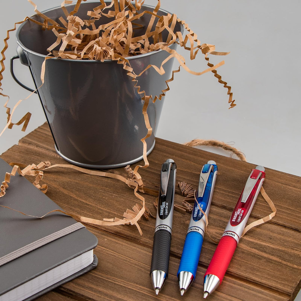Pentel EnerGel Deluxe RTX Bolígrafo de gel líquido retráctil, línea media, punta de metal, tinta surtida, paquete de 3 (BL77BP3M2)