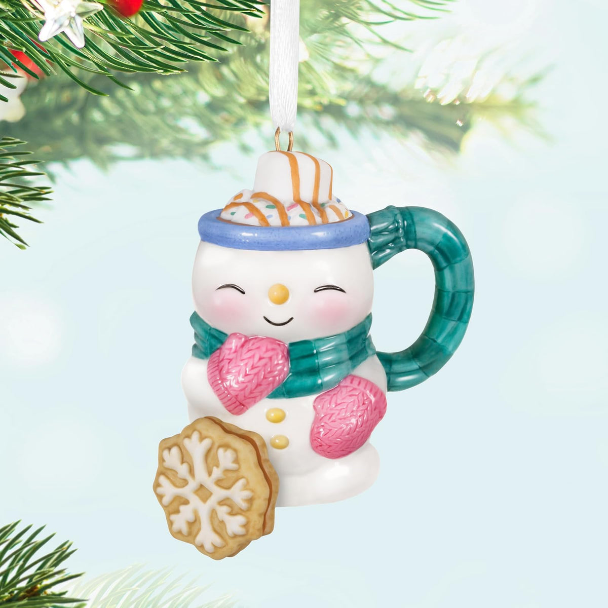 Hallmark - Adorno navideño de Recuerdo 2025, Taza de Porcelana, Regalos para los Amantes de la Navidad