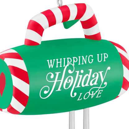 Hallmark - Adorno navideño de Recuerdo 2025, batiendo el Amor navideño, Regalos para panaderos