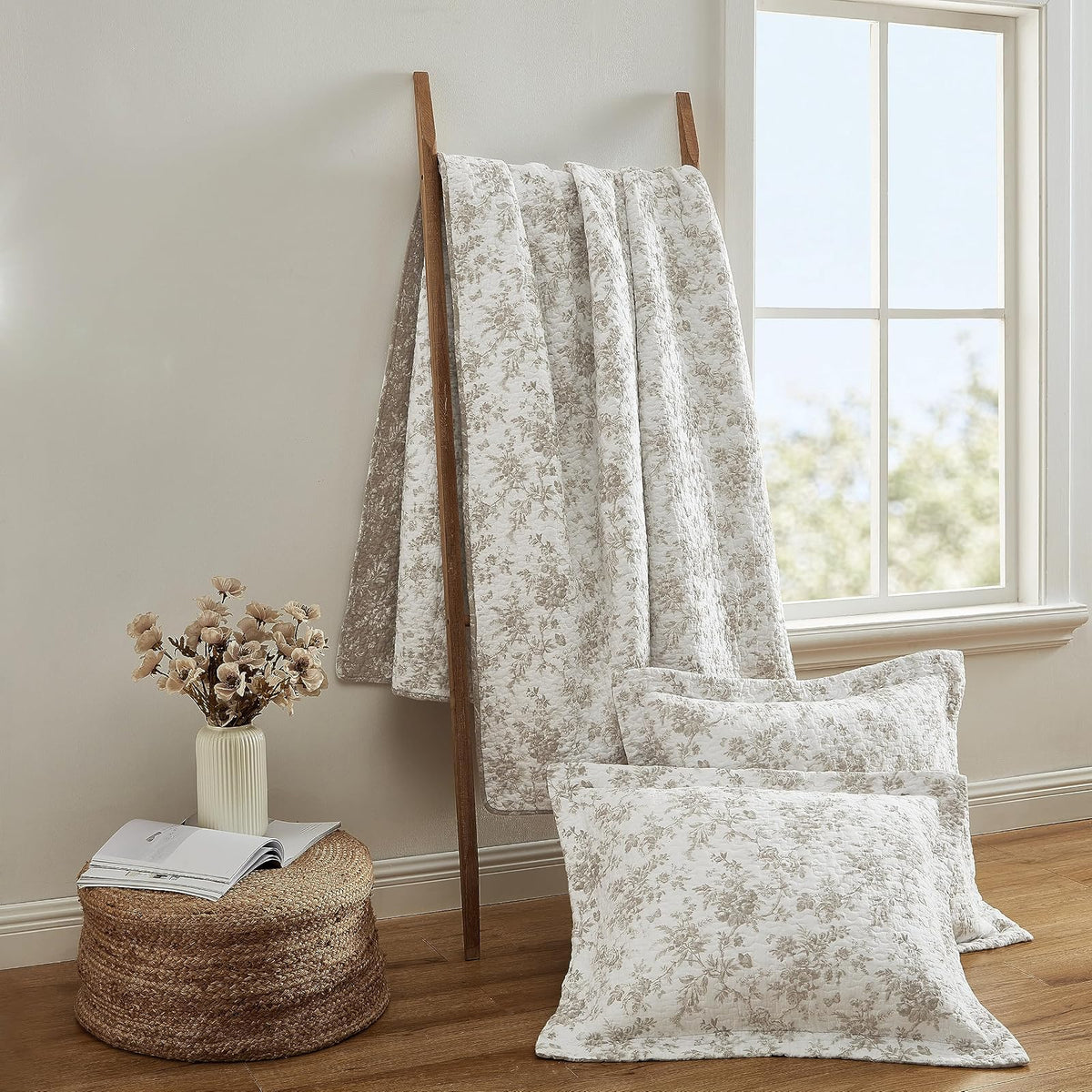 Laura Ashley - Juego de edredón Queen, Ropa de Cama de algodón Ligero con Fundas a Juego, decoración del hogar clásico Inspirada en Flores con Reverso sólido (Loveston Burnt Orange, Queen)