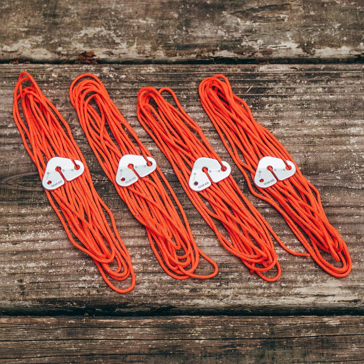 GEAR AID - Kit de guyline Reflectante con tensores de línea para Tiendas de campaña y Lonas, 50 pies, Color Naranja