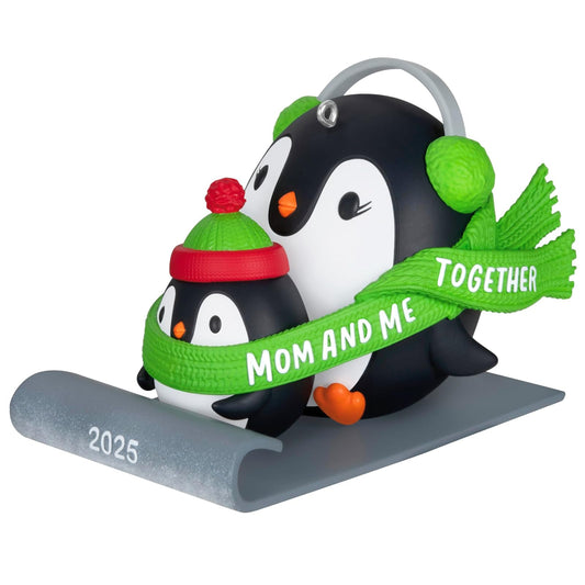Hallmark - Adorno navideño de Recuerdo 2025, Mom & Me Penguins Sledding 2025, Regalos para mamás