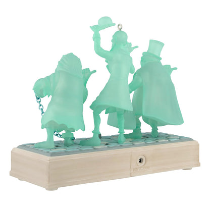 Hallmark - Adorno navideño de Recuerdo 2025, colección Disney The Haunted Mansion The Hitchhiking Ghosts con luz y Sonido, Regalos para fanáticos de Disney