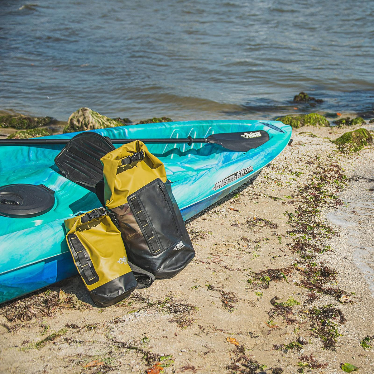 Pelican Bolsa seca impermeable – Exodry – Gruesa y ligera – Saco de compresión seco con tapa enrollable que mantiene el equipo seco para kayak, canotaje, playa, rafting, senderismo, camping y pesca