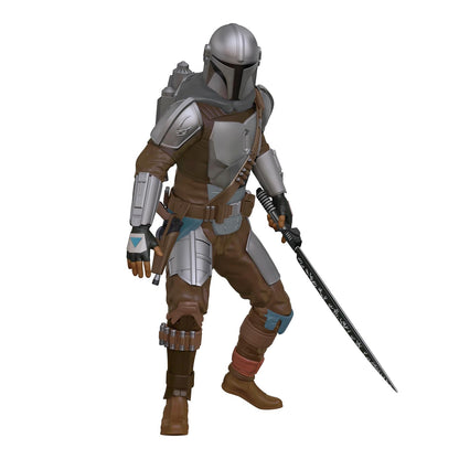 Hallmark - Adorno navideño de Recuerdo 2024, Star Wars: The Mandalorian Wielding The Darksaber, Regalos para Fans de Star Wars