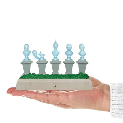 Hallmark - Adornos de Navidad de Disney The Haunted Mansion The Singing Busts con luz y Sonido, Regalos para Fans de Disney
