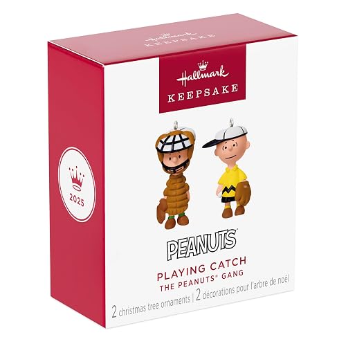 Hallmark - Mini Adornos de Navidad 2025, The Peanuts Gang Playing Catch, Juego de 2, Regalos para fanáticos de los Cacahuetes