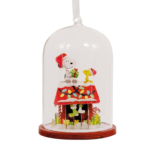 Hallmark Peanuts Snoopy's Doghouse Cloche - Adorno de Navidad, Vidrio y Papel, Regalos para fanáticos de los Cacahuetes