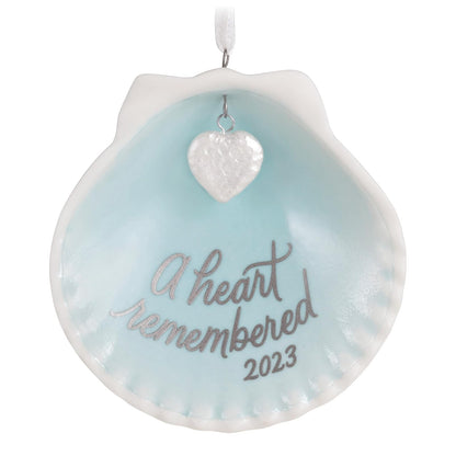 Hallmark Keepsake Adorno de Navidad 2023, un corazón recordado, Regalo conmemorativo de Concha de almeja