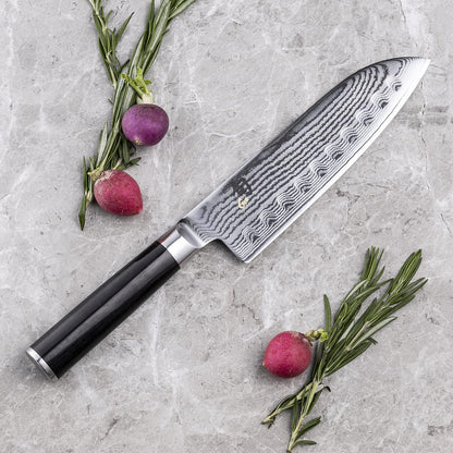 Shun Classic Cuchillo Santoku Multiusos VG-MAX 7" | Ebano Pakkawood, hendiduras suelo hueco, reduccion friccion, cortes suaves, hecho a mano Japon