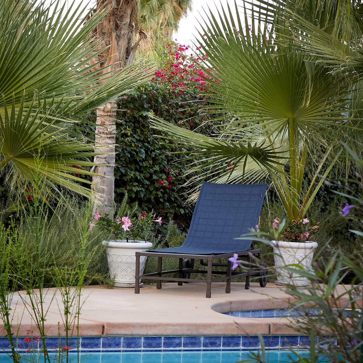 Classic Accessories Montlake - Funda Impermeable de 72 Pulgadas, Color Beige Envejecido, para Muebles de Patio