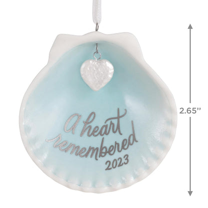 Hallmark Keepsake Adorno de Navidad 2023, un corazón recordado, Regalo conmemorativo de Concha de almeja