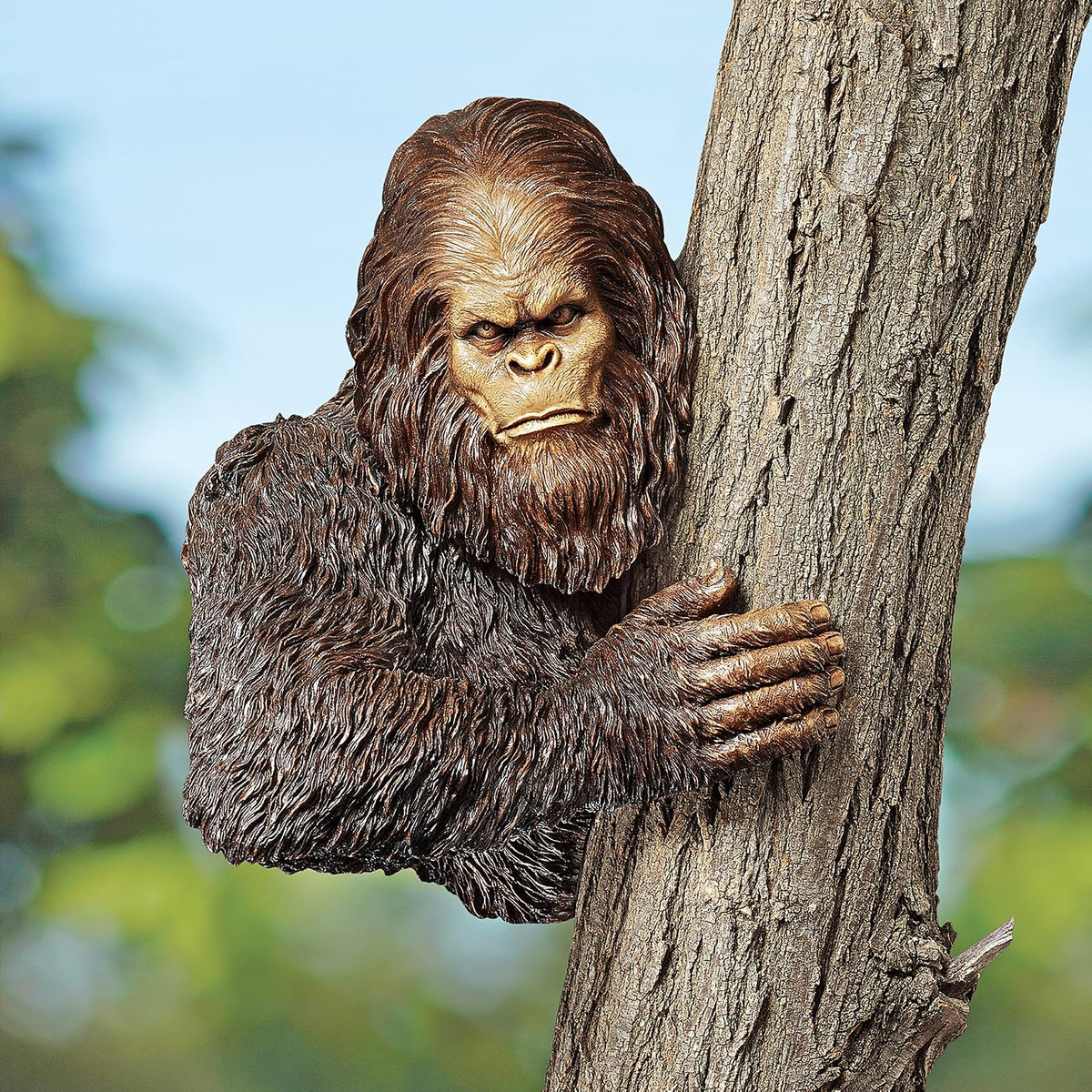 Design Toscano DB583078 Bigfoot The Bashful Yeti Escultura de árbol de jardín para interiores y exteriores, 15 pulgadas de ancho, 12 pulgadas de profundidad, 15 pulgadas de alto, polirresina fundida a