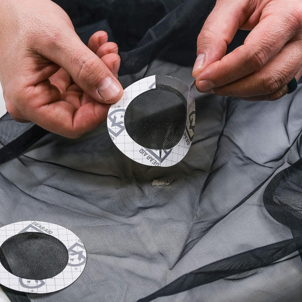 GEAR AID - Parches de Malla tenaces para Reparar Agujeros en Tiendas de campaña, mosquiteras, sin Transparencia y más, Rondas de 3 Pulgadas, 4 Parches