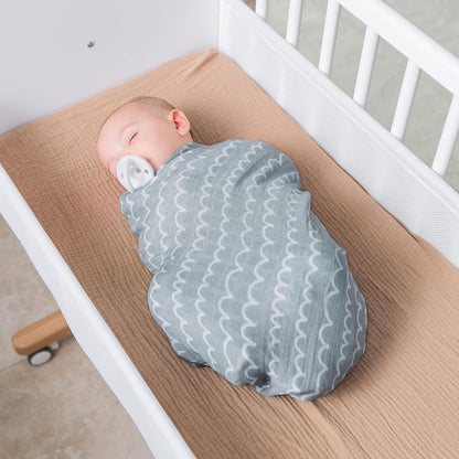 Comfy Cubs mostillas de Muslin Swaddle Neutral Recibir Manta de Envoltura, Envoltura para niños y niñas, Elementos Esenciales para bebés, Registro y Regalo (Doddle Verde)