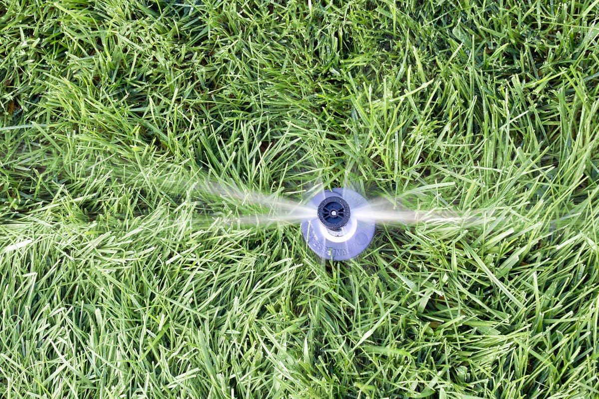Orbit - Aspersor de Cabezal de pulverización Profesional de 54505-4 Pulgadas con Boquilla de patrón de Tira Central