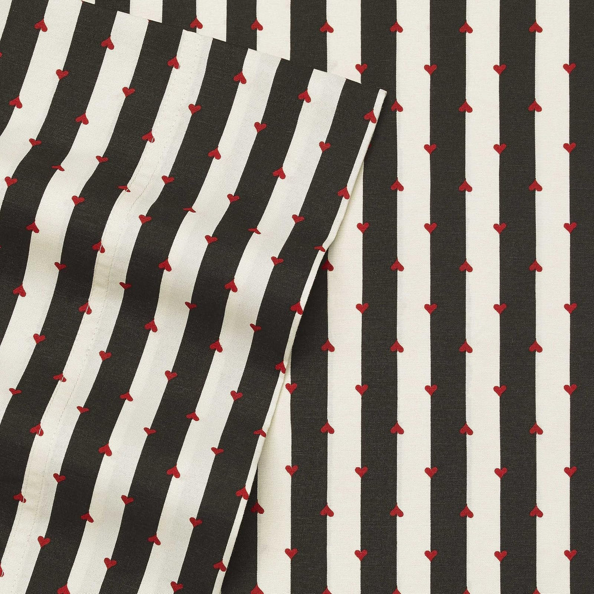 Betsey Johnson Wonderland Stripe Sheet Set, Full, Black | Fundas de almohada a juego incluidas, sensación suave y suave, resistente a las manchas y a las arrugas