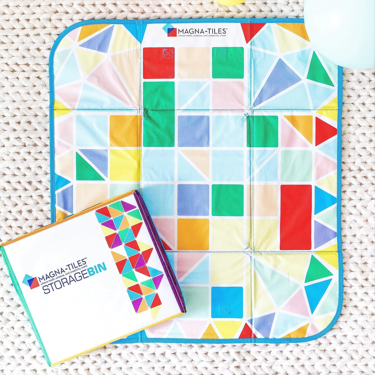 Magna-Tiles - Papelera de Almacenamiento y Alfombra de Juegos interactiva, Plegable con Asas para Sala de Juegos, clóset, recámara, organización del hogar y Aula, cubeta de 32 x 28 x 8 Pulgadas