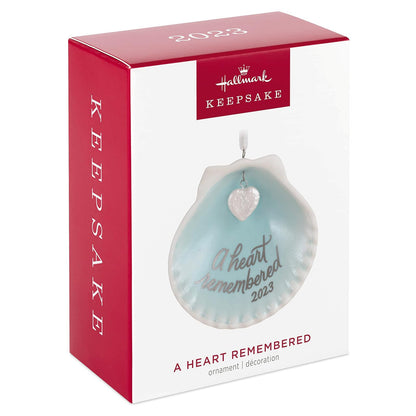 Hallmark Keepsake Adorno de Navidad 2023, un corazón recordado, Regalo conmemorativo de Concha de almeja