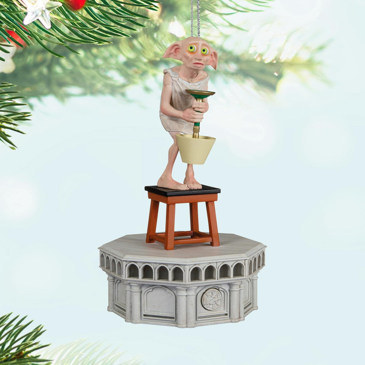 Hallmark - Adorno navideño de Recuerdo de Harry Potter y la colección de la Cámara de los Secretos Dobby con luz y Sonido, Regalos para los Fans de Harry Potter