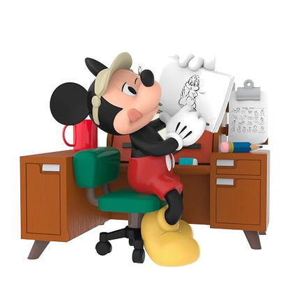 Hallmark - Adorno navideño de Recuerdo 2025, Disney Mickey Mouse de Sketch to Screen, Regalos para Fans de Disney