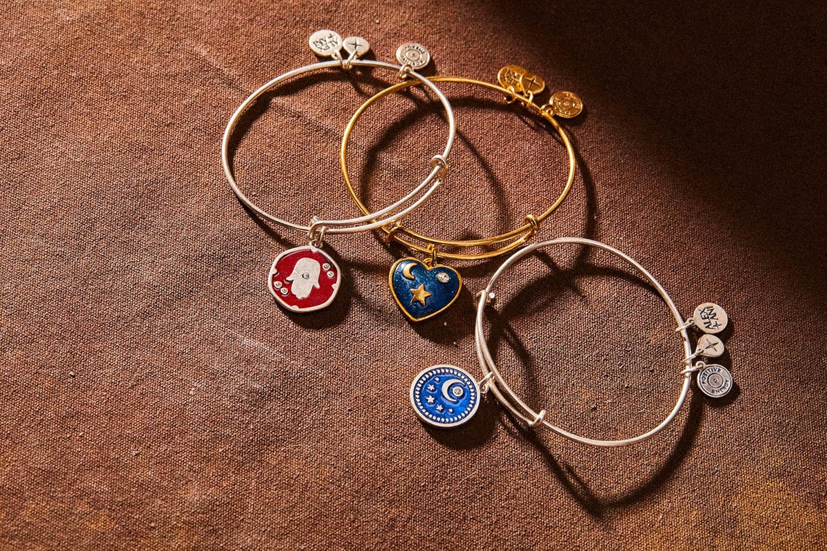 Alex and Ani - pulsera con dije de corazón de vidrio